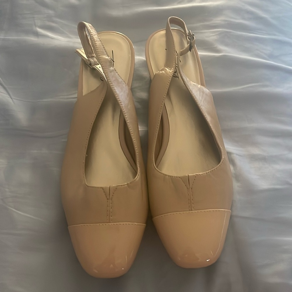 Trotters Dea Nude sling back.